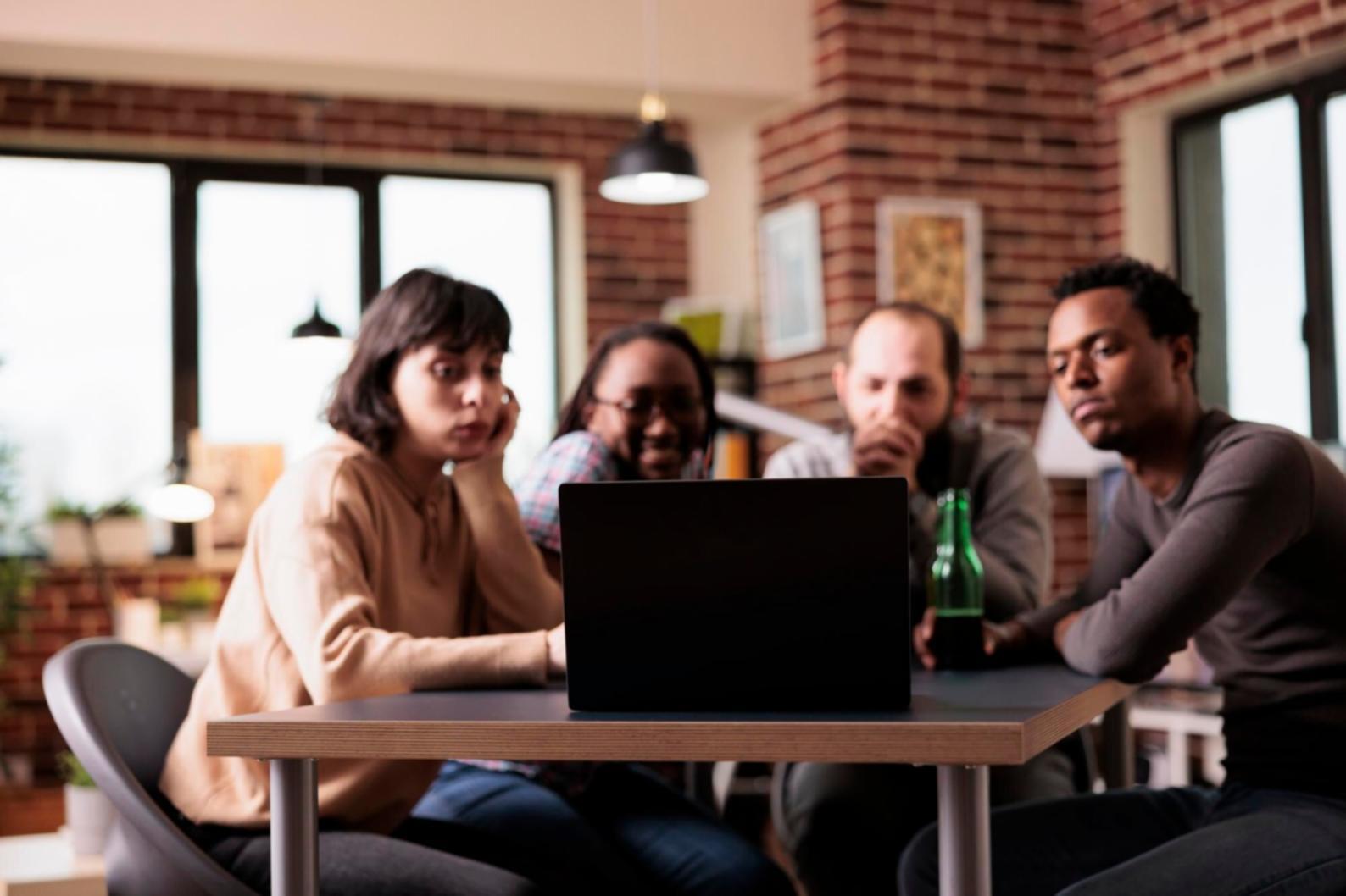 Arbeitsumgebung mit Finanzanalyse und Bewertungsmodellen